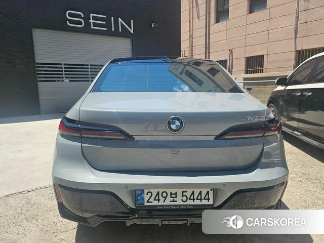 BMW 7 Series (G70) 2023 Серебристо-серый из Кореи, фото 5