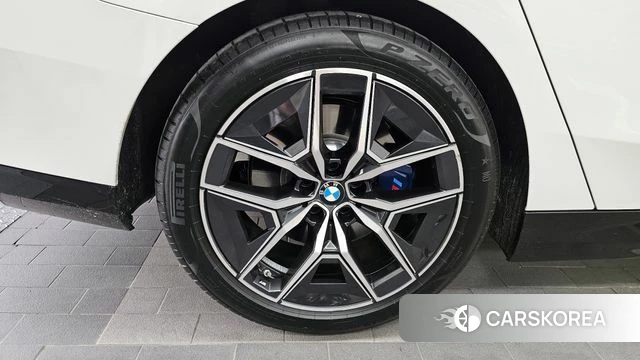 BMW 5 Series (G60) id 4394692 из Кореи 25