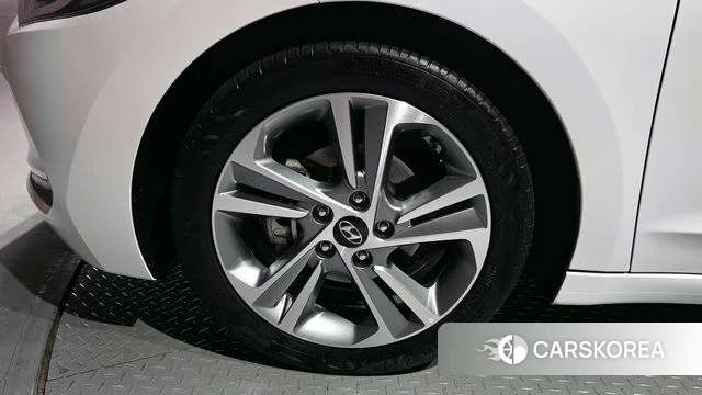 Hyundai Avante AD id 3801819 из Кореи 15