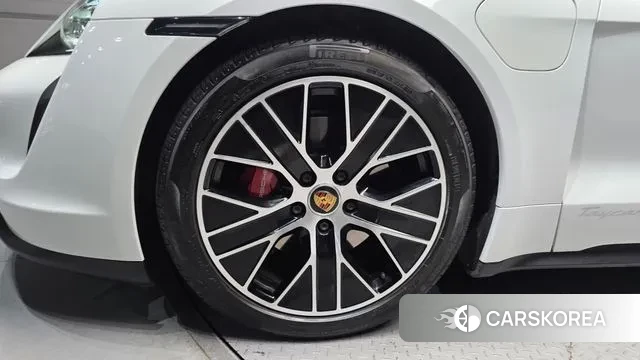 Porsche Taycan id 3525242 из Кореи 15