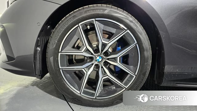 BMW 5 Series (G60) id 4222566 из Кореи 29