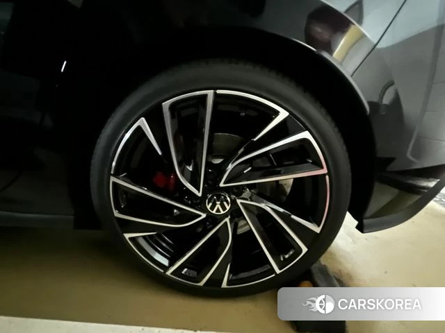 Volkswagen Golf 8th Generation 2023 Черный из Кореи, фото 5