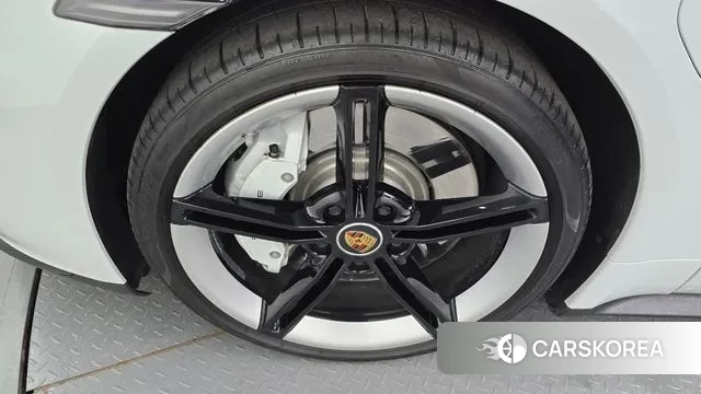 Porsche Taycan id 3225204 из Кореи 15