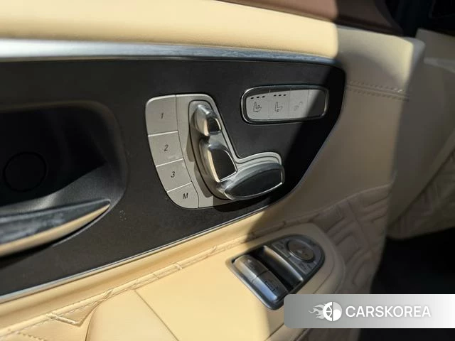 Mercedes-Benz V-class id 4297275 из Китая 12