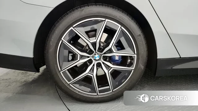 BMW 5 Series (G60) id 3437175 из Кореи 15