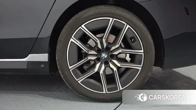 BMW 7 Series (G70) id 3725864 из Кореи 15