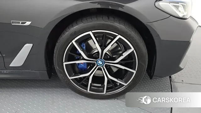 BMW 5 Series (G30) id 3680266 из Кореи 15