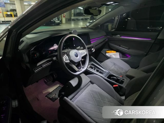 Volkswagen Golf 8th Generation 2022 Серебристо-серый из Кореи, фото 6