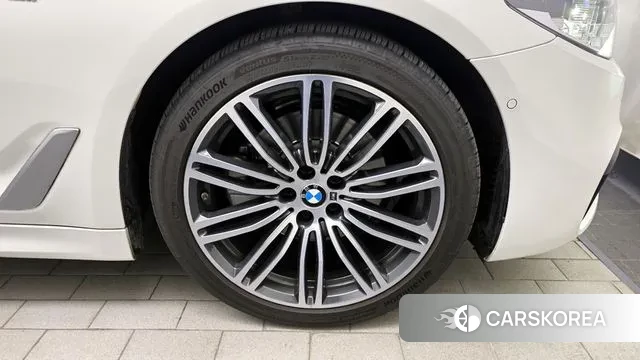 BMW 5 Series (G30) id 3736267 из Кореи 15