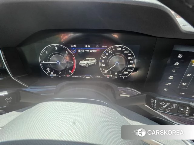 Volkswagen Touareg 3rd generation 2022 Белый из Кореи, фото 5