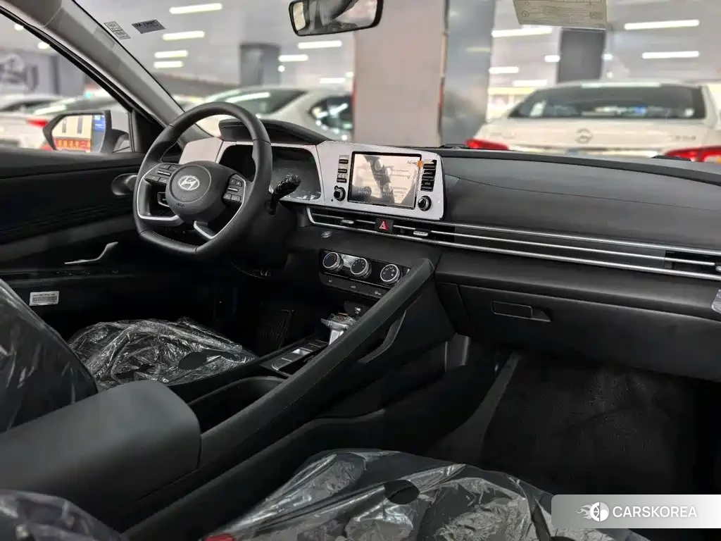 Hyundai Elantra 2026 Белый из Китая, фото 5