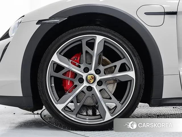 Porsche Taycan id 3011219 из Кореи 11