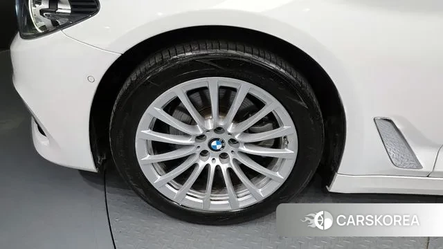 BMW 5 Series (G30) id 3106924 из Кореи 15