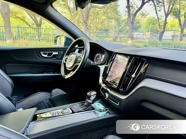 Volvo XC60 2020 Белый из Китая, фото 6