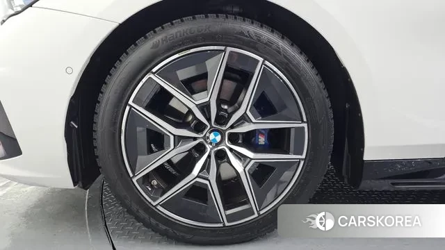 BMW 5 Series (G60) id 3517810 из Кореи 15