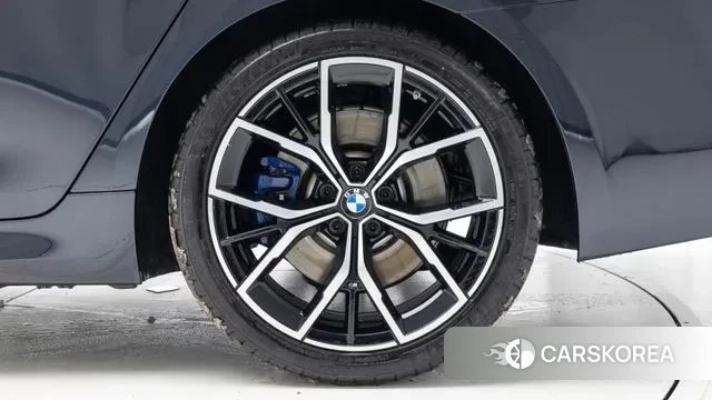 BMW 5 Series (G30) id 3695359 из Кореи 15