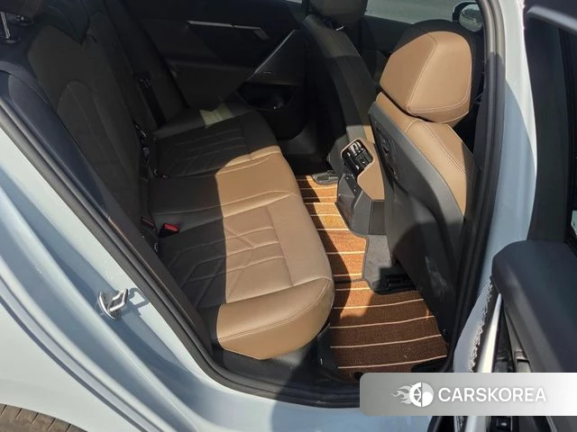 BMW 5 Series (G60) 2025 Светло-серебряный цвет из Кореи, фото 5