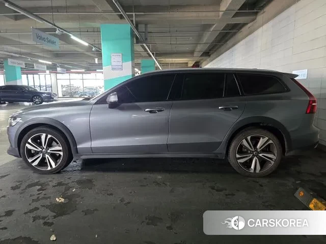 Volvo V60 Cross-Country 2nd Generation 2021 Серый из Кореи, фото 6