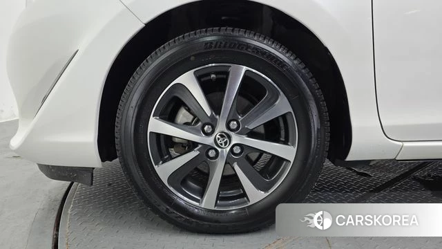 Toyota Prius C id 4759945 из Кореи 27