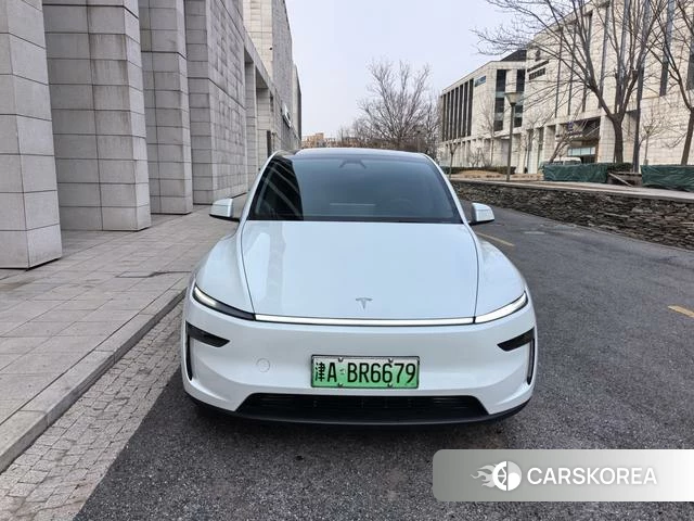 Tesla Model Y 2025 Белый из Китая, фото 5
