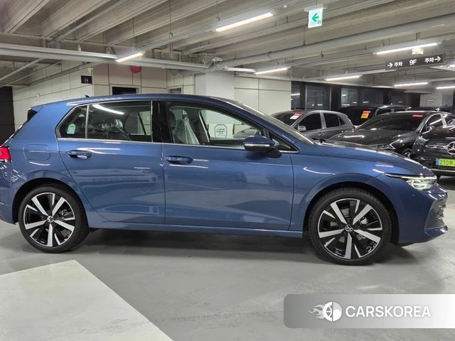 Volkswagen Golf 8th Generation 2026 Синий из Кореи, фото 5