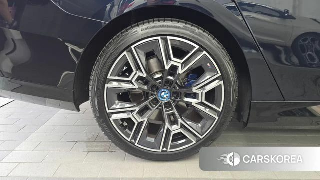 BMW 5 Series (G60) id 4617532 из Кореи 31