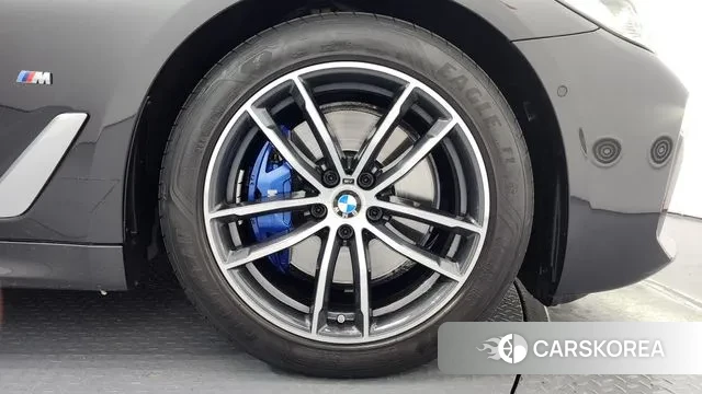 BMW 5 Series (G30) id 3410918 из Кореи 15