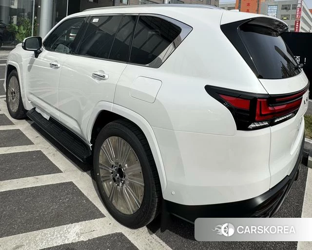 Lexus LX id 4239655 из Китая 18
