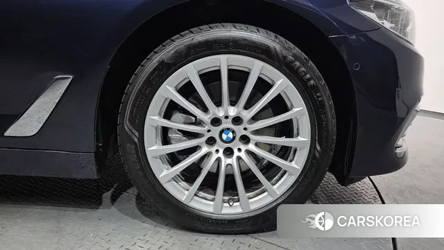 BMW 5 Series (G30) id 3671966 из Кореи 15