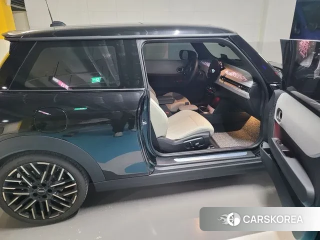 Mini Cooper S 4th Generation 2025 Черный из Кореи, фото 5