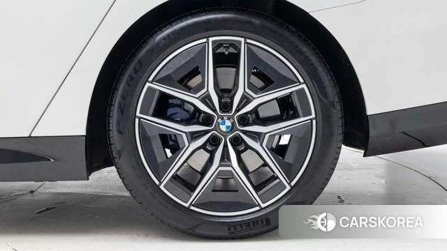 BMW 5 Series (G60) id 3909511 из Кореи 15