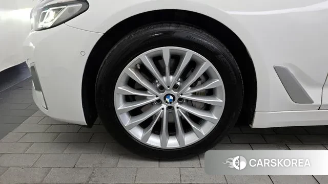 BMW 5 Series (G30) id 3089866 из Кореи 15