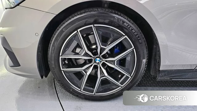 BMW 5 Series (G60) id 3850160 из Кореи 15