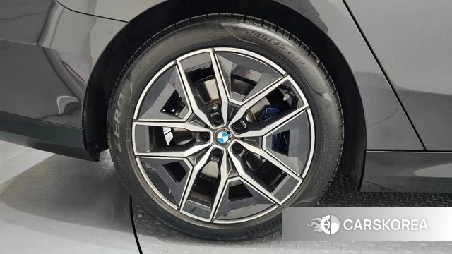 BMW 5 Series (G60) id 4329383 из Кореи 15