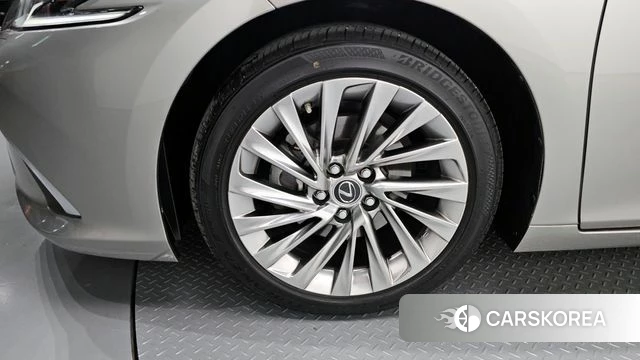 Lexus ES300h 7th generation id 4354511 из Кореи 29
