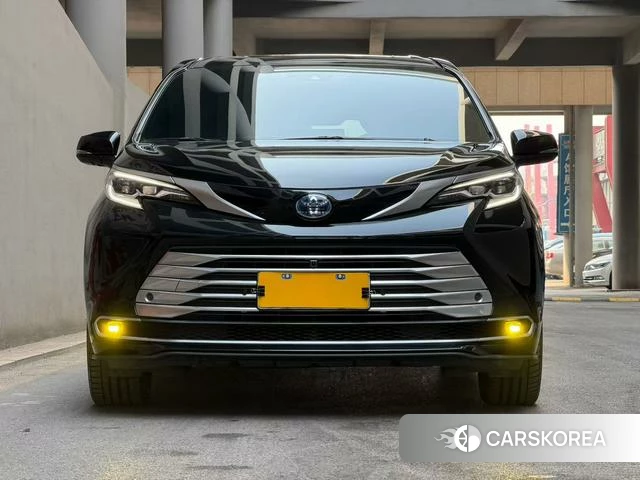 Toyota Saina 2023 Черный из Китая, фото 5