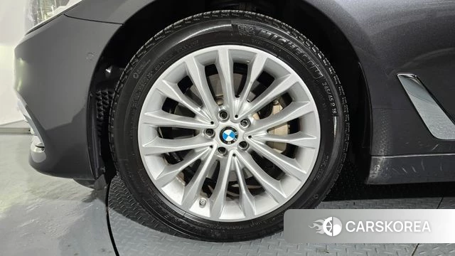 BMW 5 Series (G30) id 3898984 из Кореи 15