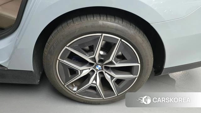 BMW 5 Series (G60) id 3889167 из Кореи 7