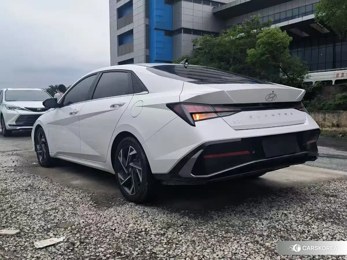Hyundai Elantra 2026 Белый из Китая, фото 5