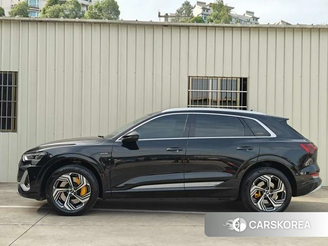Audi e-tron 2022 Черный из Китая, фото 6