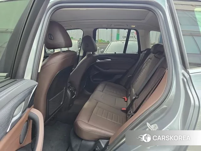 BMW X3 (G01) 2024 Светло-серебряный цвет из Кореи, фото 5