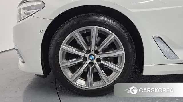 BMW 5 Series (G30) id 3417891 из Кореи 15