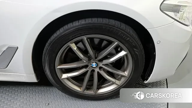 BMW 5 Series (G30) id 3013925 из Кореи 15