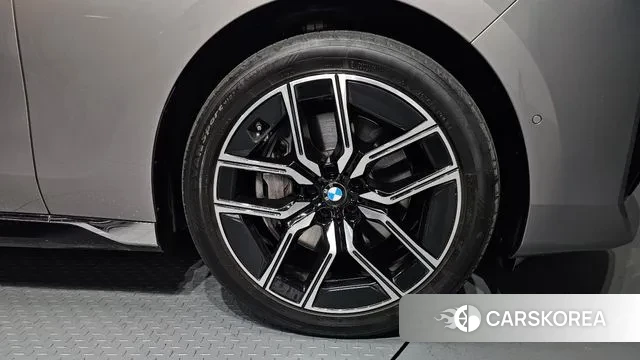 BMW 7 Series (G70) id 3571510 из Кореи 15