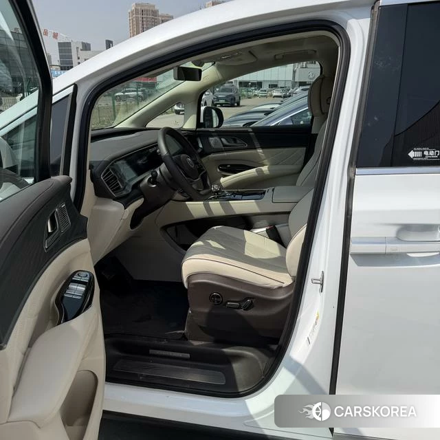 Denza D9 EV id 3920237 из Китая 13