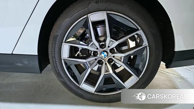 BMW 5 Series (G60) id 3876477 из Кореи 15