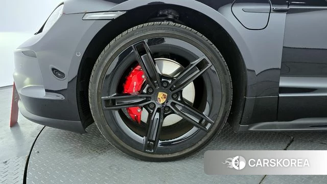 Porsche Taycan id 3817399 из Кореи 15