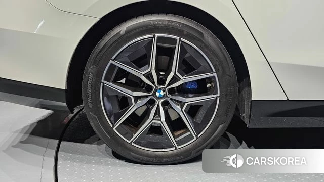 BMW 5 Series (G60) id 4791903 из Кореи 35