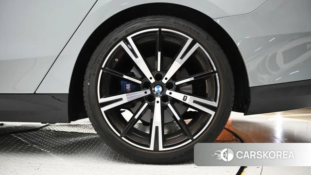BMW 5 Series (G60) id 4602585 из Кореи 15