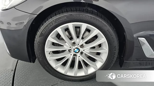 BMW 5 Series (G30) id 3348978 из Кореи 15